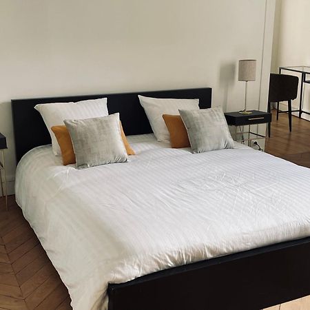 Grand Appartement D'Exception Au Chateau Randin Écully Екстериор снимка