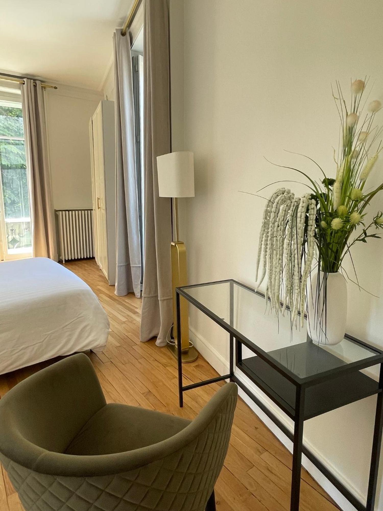Grand Appartement D'Exception Au Chateau Randin Écully Екстериор снимка
